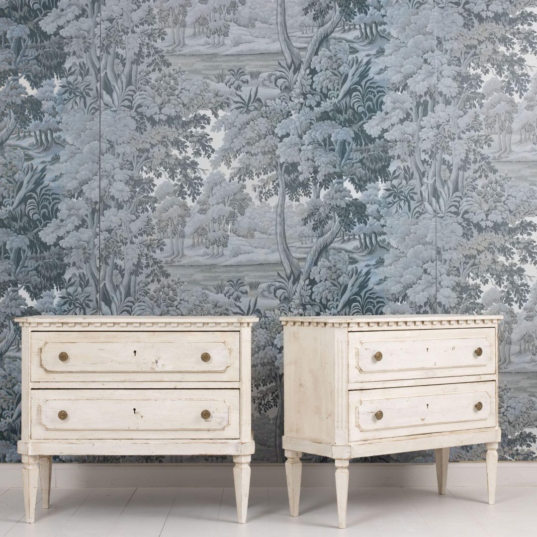 0_2299_Pair_of_Swedish_painted_bedside_commodes-0002