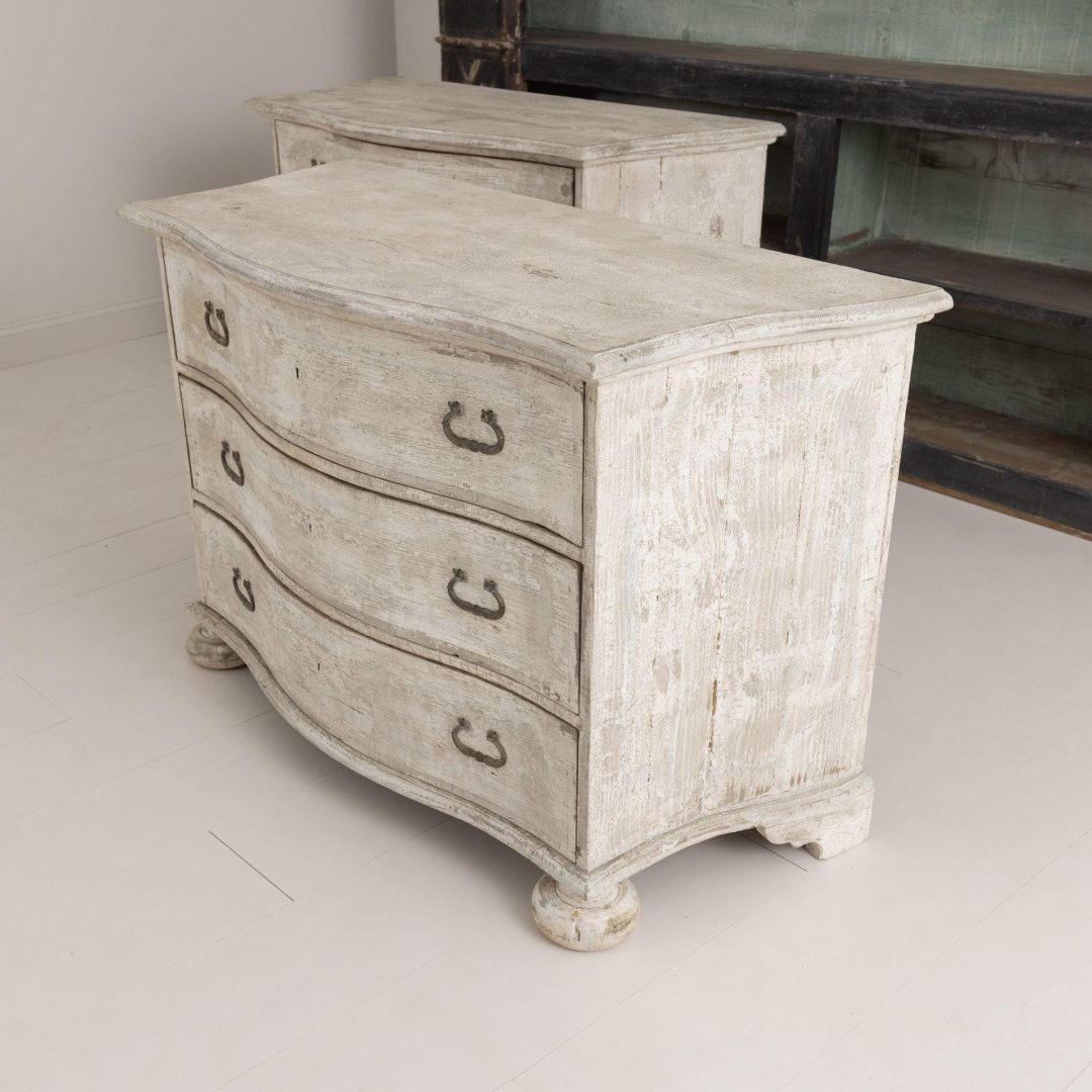 10_2059_pair_Italian_baroque_style_large_painted_commodes_chests_14