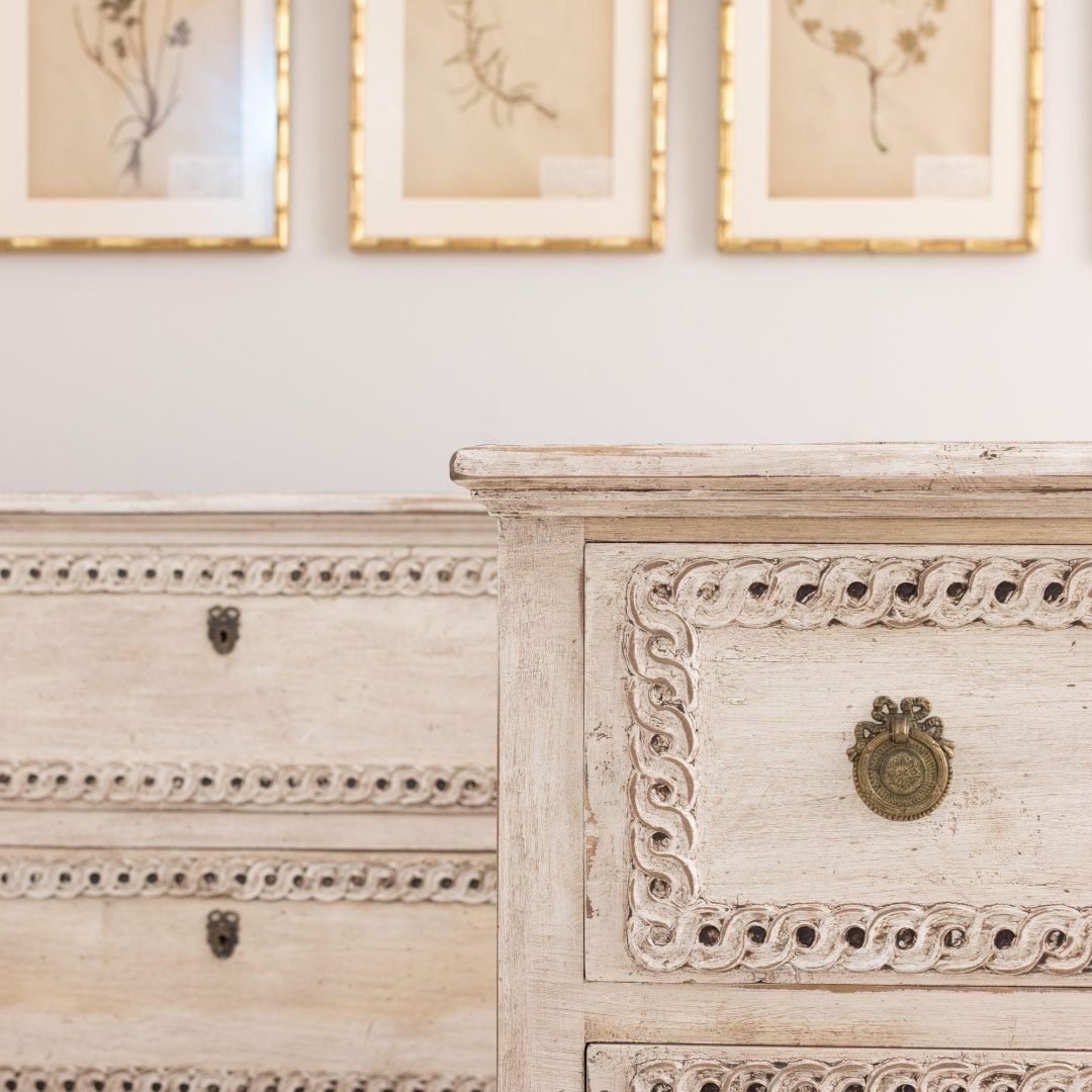 10_2061_italian_neoclassical_style_large_painted_pair_commodes_chests_15