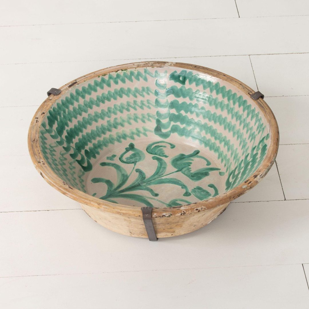 10_2131_1_19th_century_spanish_large_green_fajalauza_lebrillo_bowl_with_hanging_iron_and_stand_012