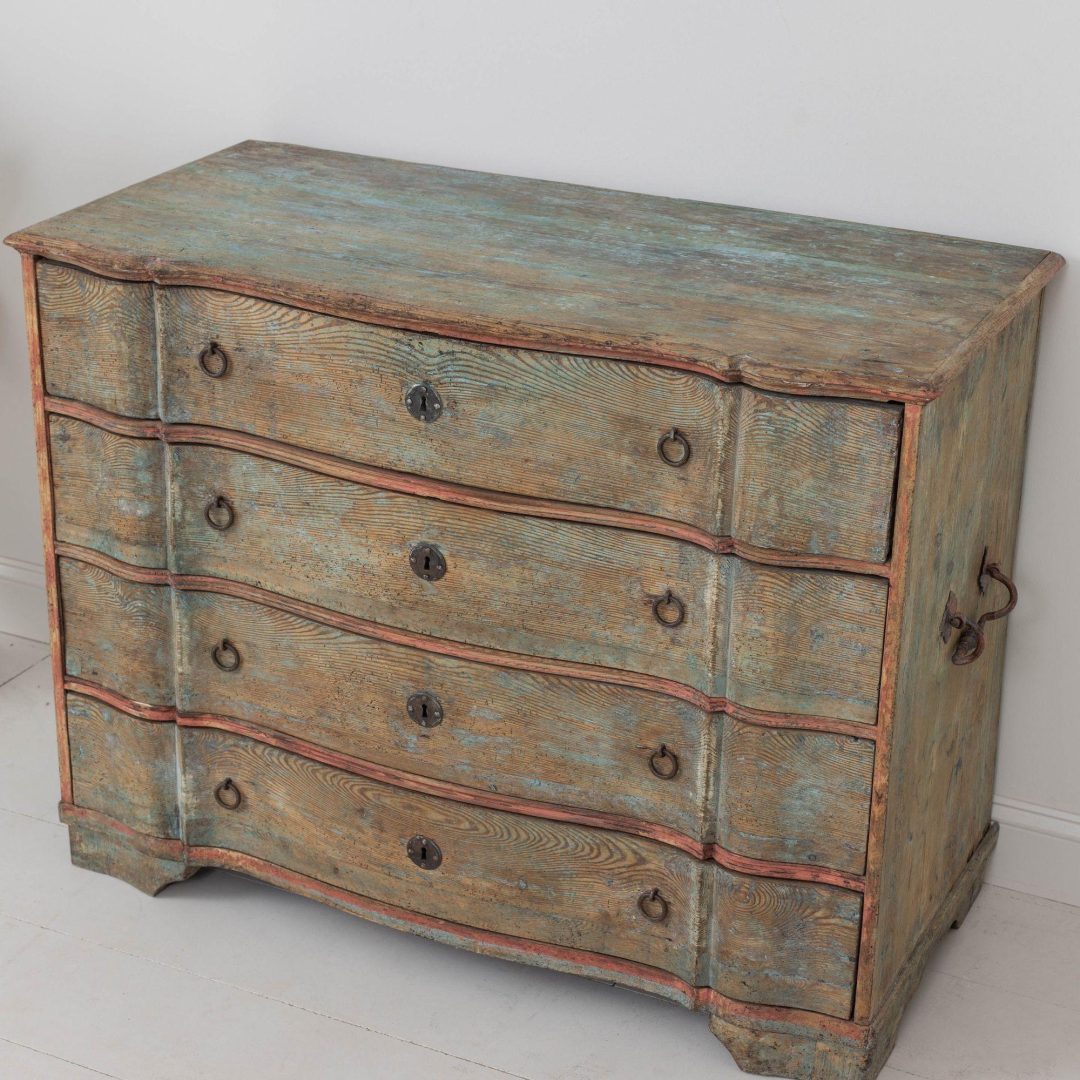 10_2133_18th_century_swedish_baroque_commode_with_arbalest_front_in_original_patina_014