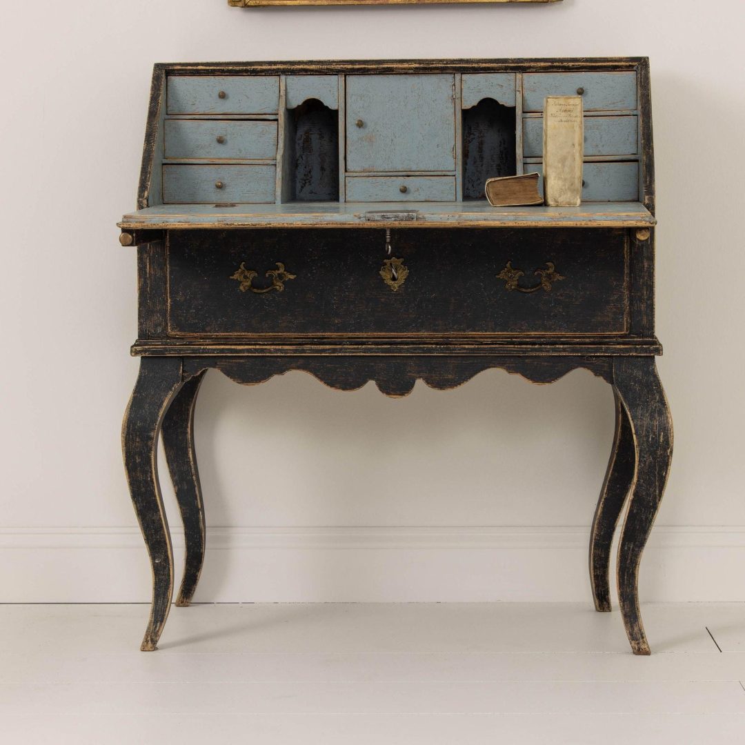 10_2137_19th_century_swedish_rococo_slant_front_desk_016