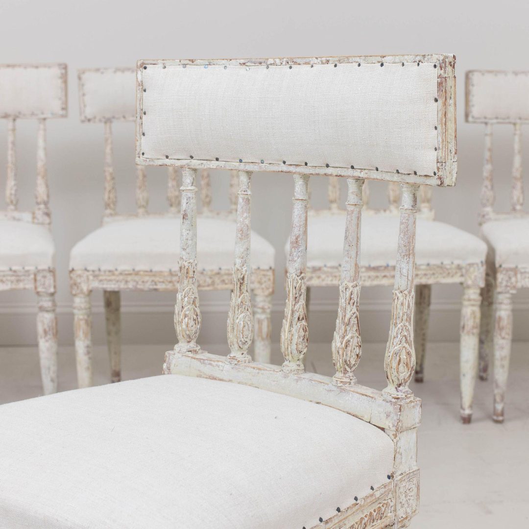 10_2140_19th_century_swedish_gustavian_period_set_of_six_dining_chairs_in_original_paint_011
