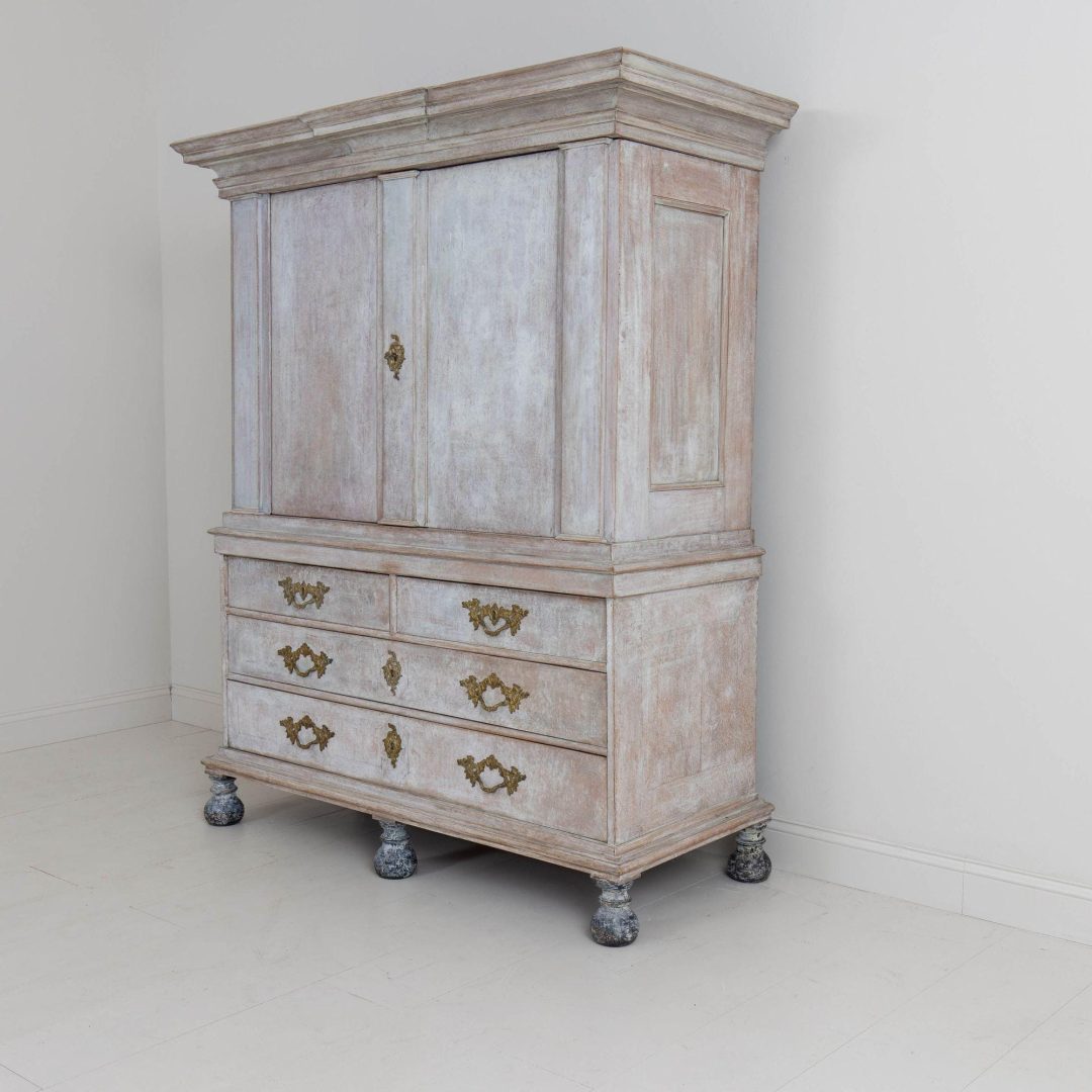 10_2141_18th_century_swedish_baroque_period_cabinet_in_original_paint_009