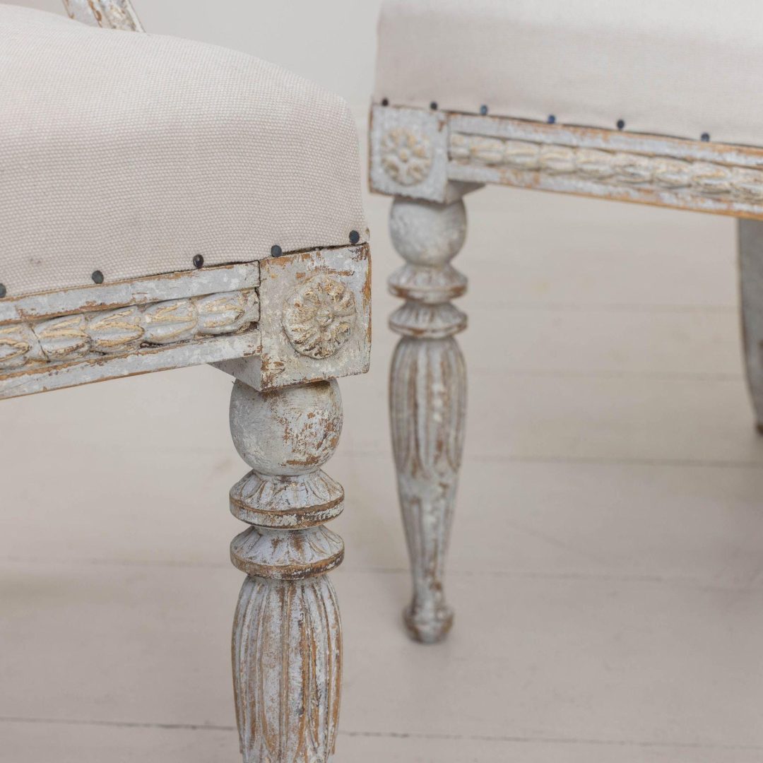 10_2159_19th_century_swedish_gustavian_pair_of_painted_barrel_back_arm_chairs_019