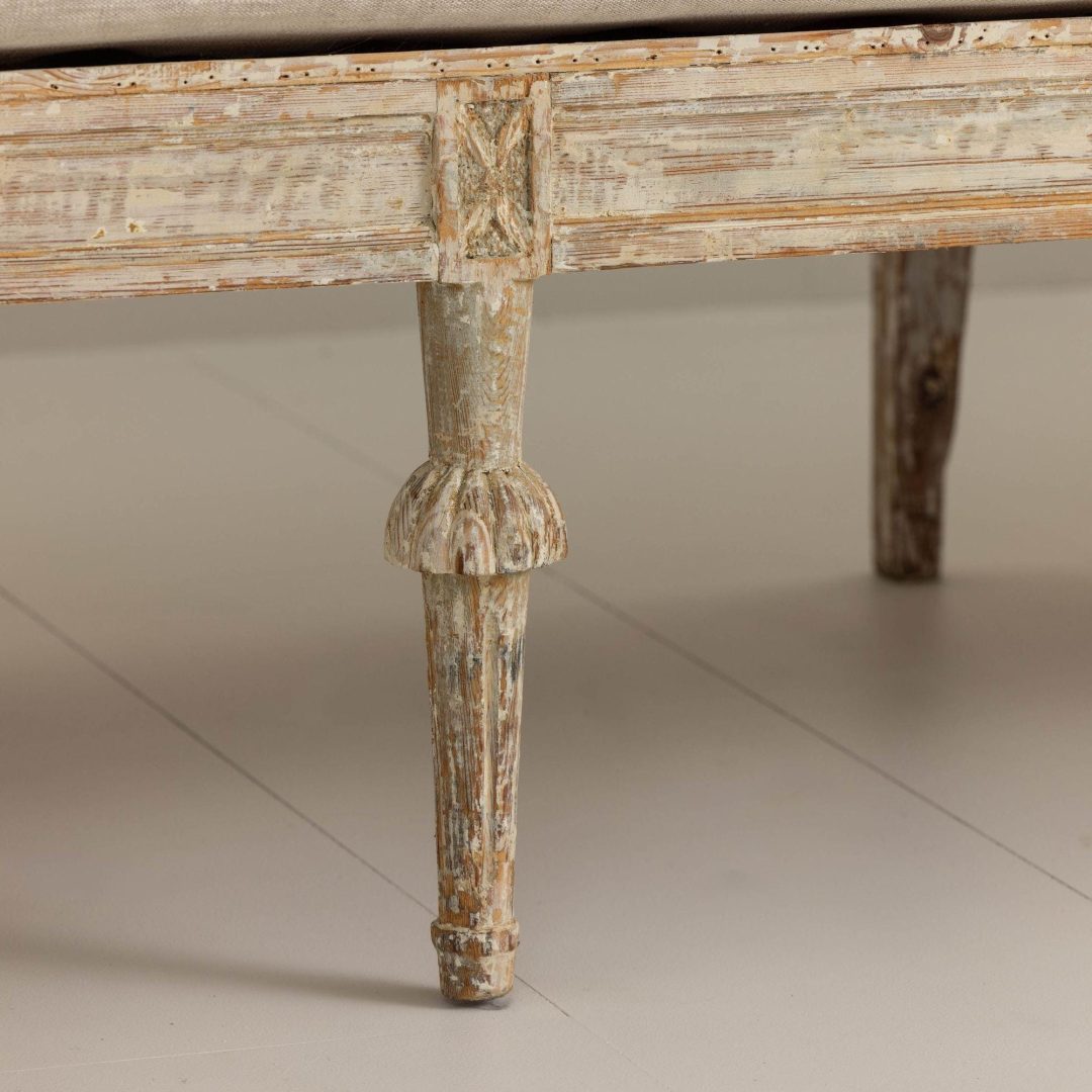 10_2182_19th_century_Swedish_Gustavian_period_sofa_in_original_paint_013