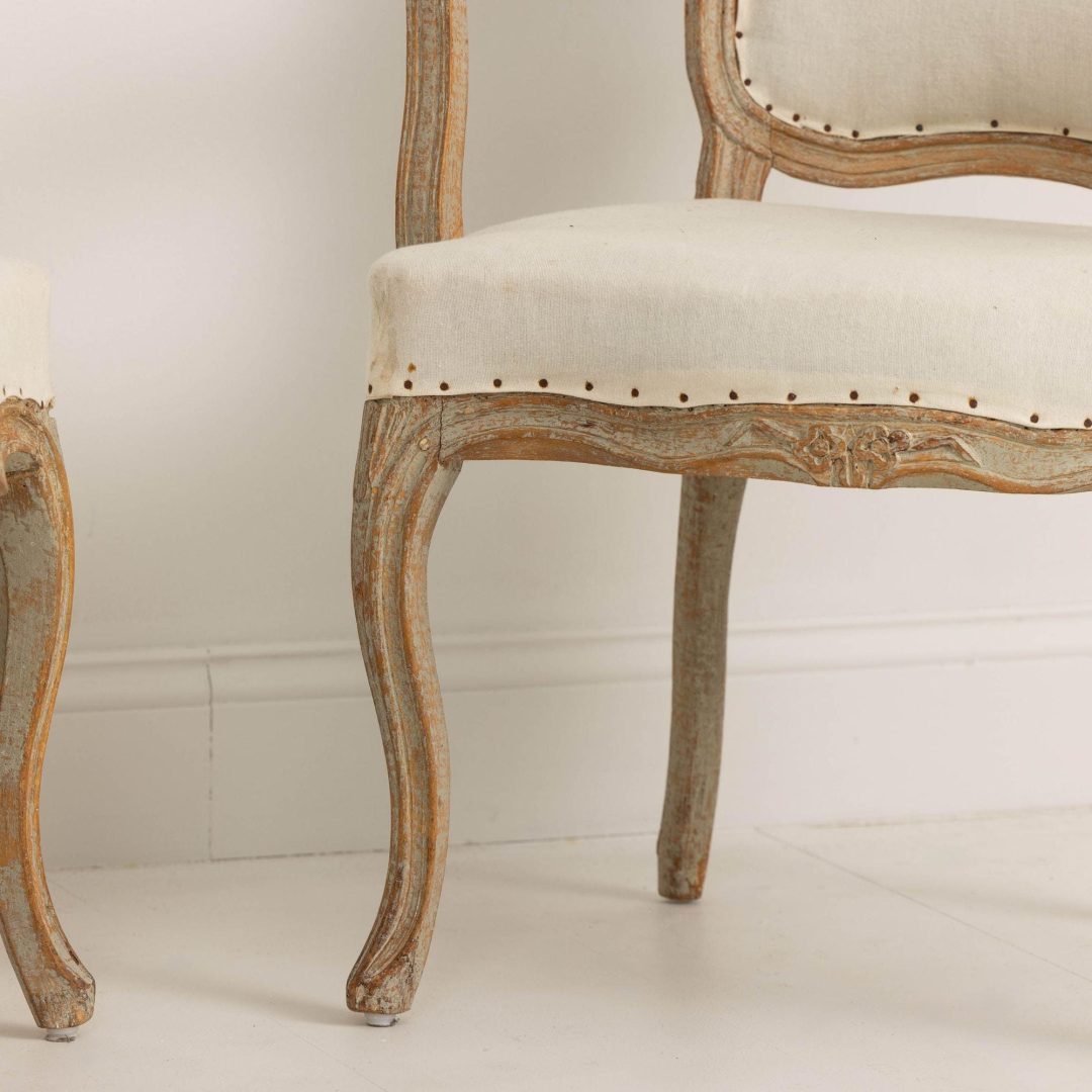 10_2237_18th_century_pair_of_swedish_rococo_armchairs_in_original_paint_006