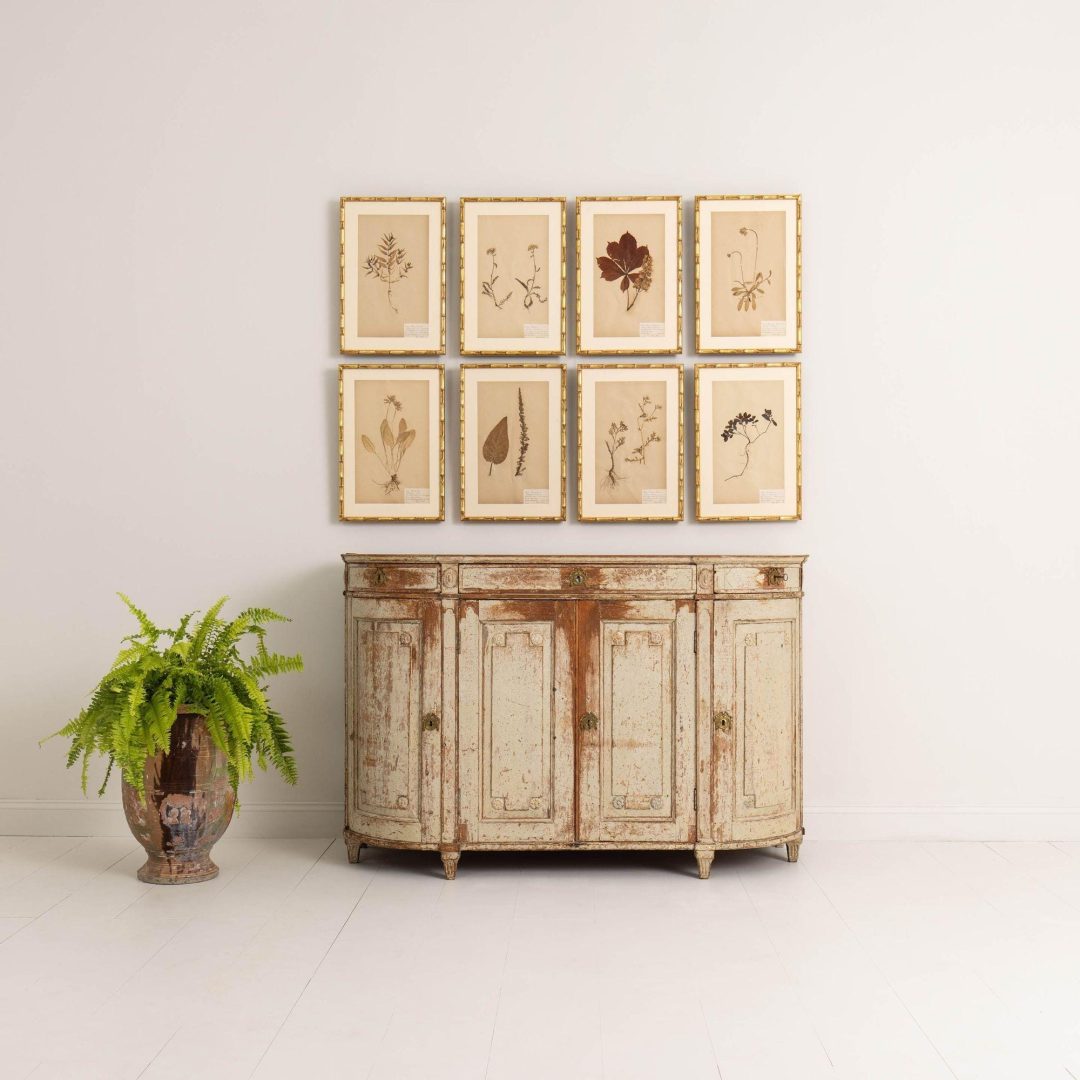10_2239_18th_century_Swedish_gustavian_demilune_buffet_in_original_paint_001