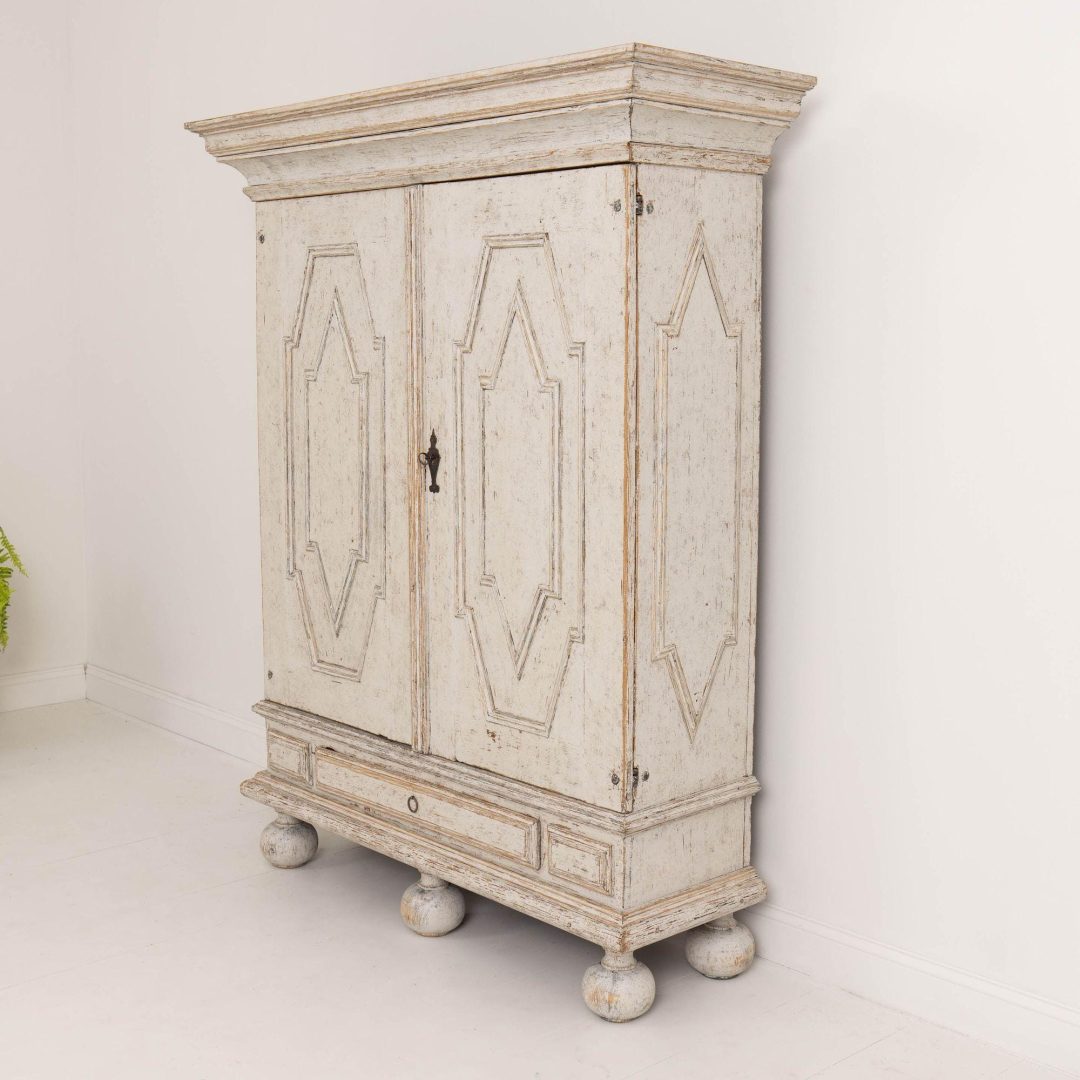10_2260_18th_century_Swedish_Baroque_painted_armoire_cabinet_006
