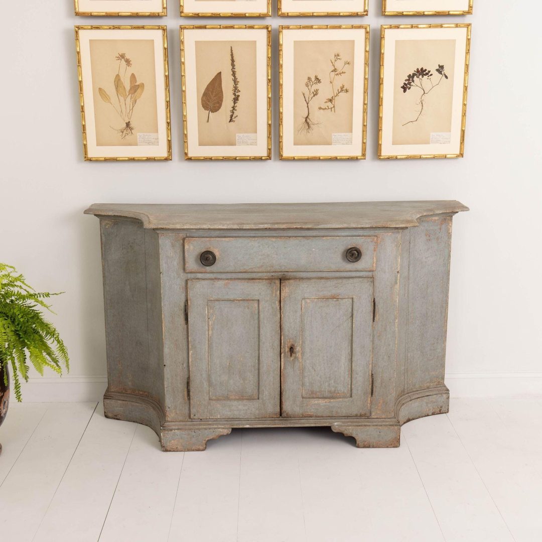 10_2264_19th_century_Italian_painted_buffet__with_serpentine_sides_002