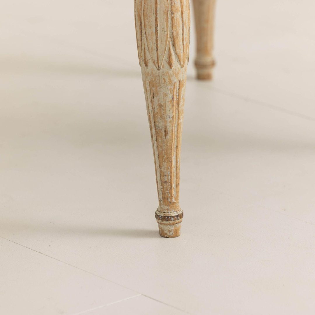 10_2273_pair_of_18th_century_Swedish_Gustavian_stools_in_original_paint_009