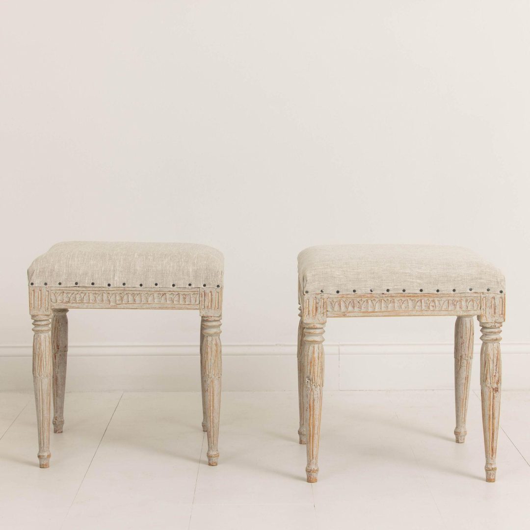 10_2274_19th_century_pair_of_painted_Swedish_Gustavian_stools_signed_Johannes_Ericsson_010