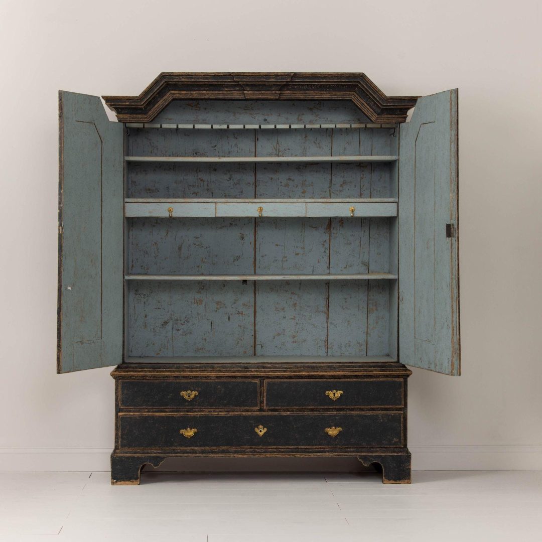 10_2282_18th_century_swedish_baroque_armoire_cabinet_009