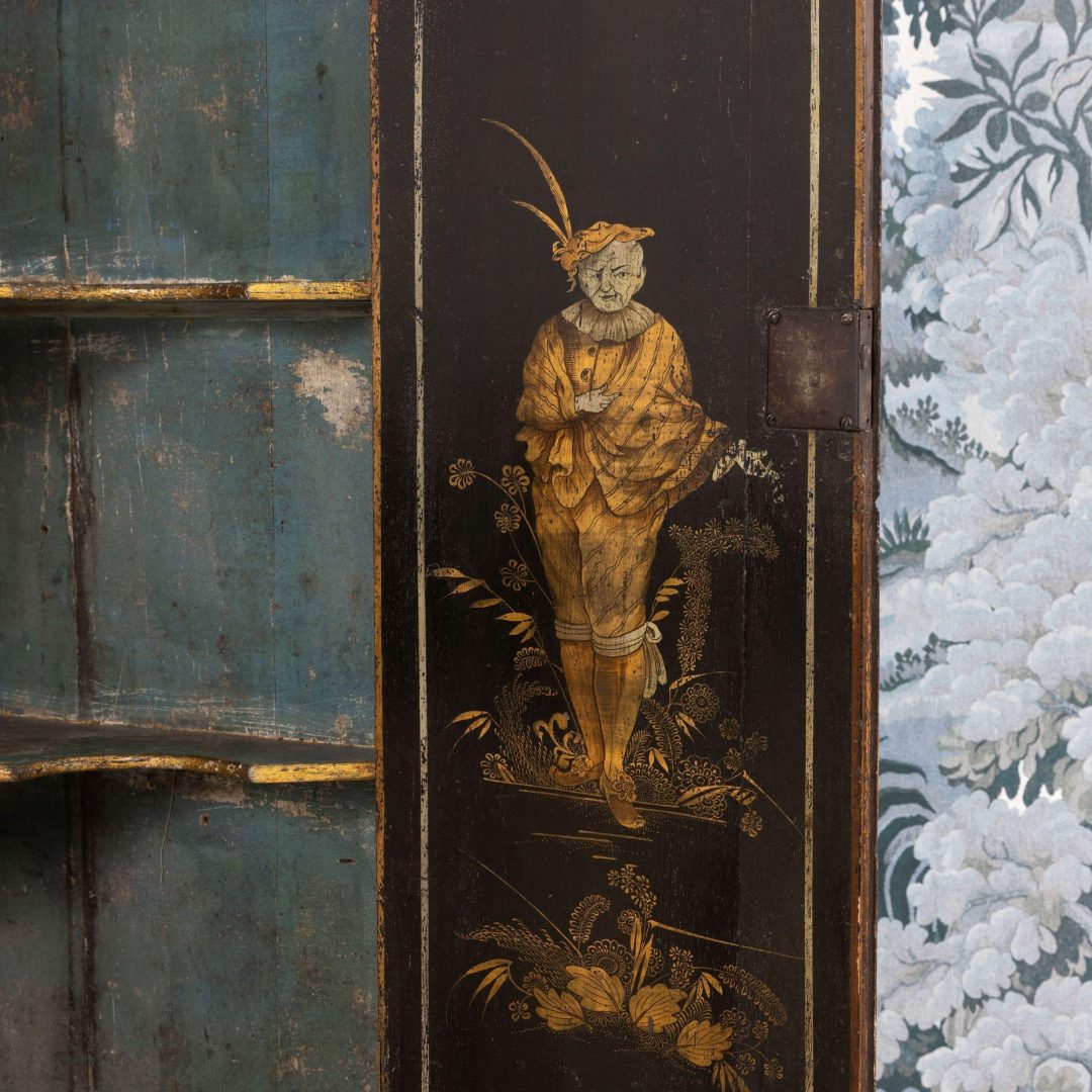 10_2288_18th_century_English_black_lacquer_and_parcel_gilt_corner_cabinet-0017