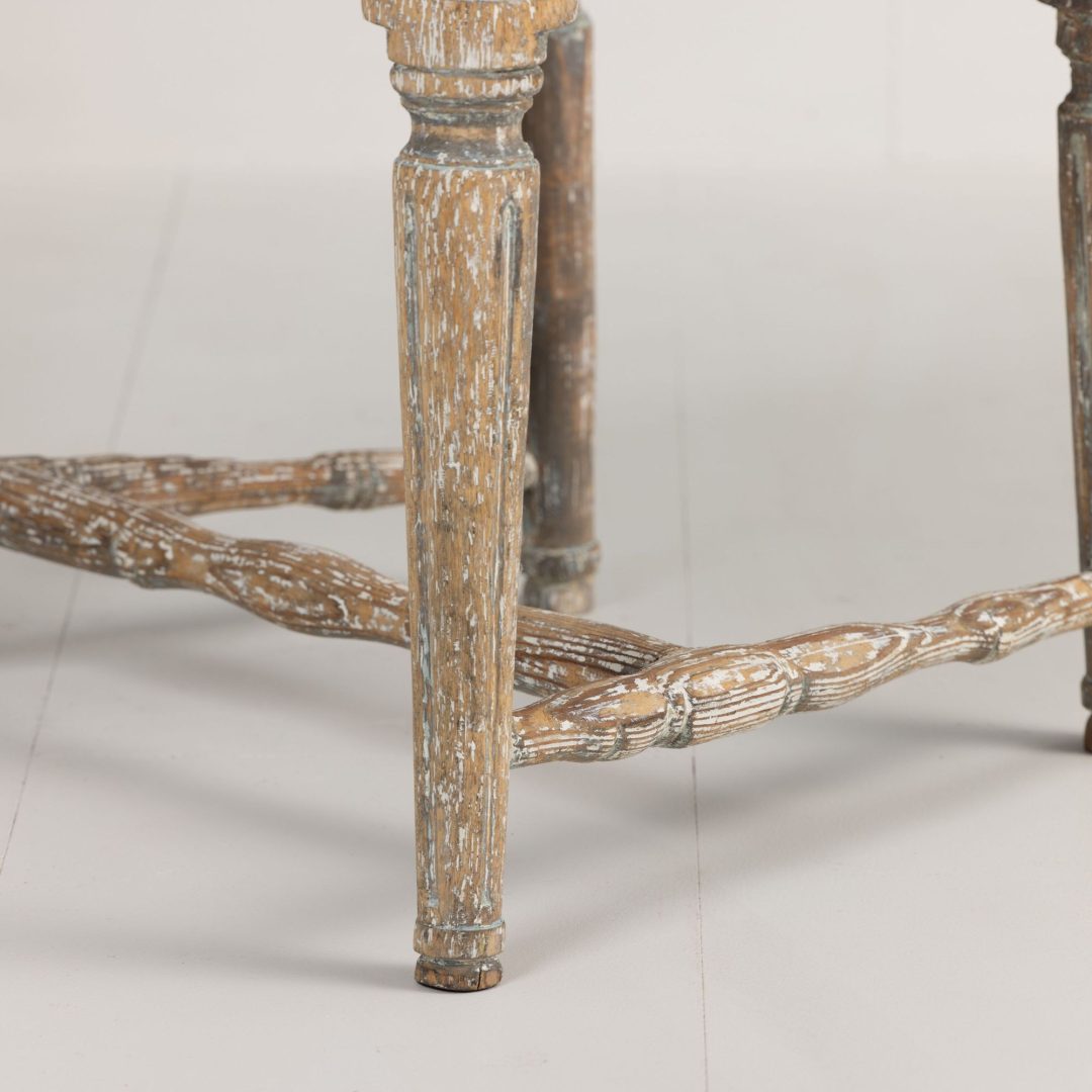 10_2298_18th_century_swedish_gustavian_pair_of_chairs_in_original_paint-0010