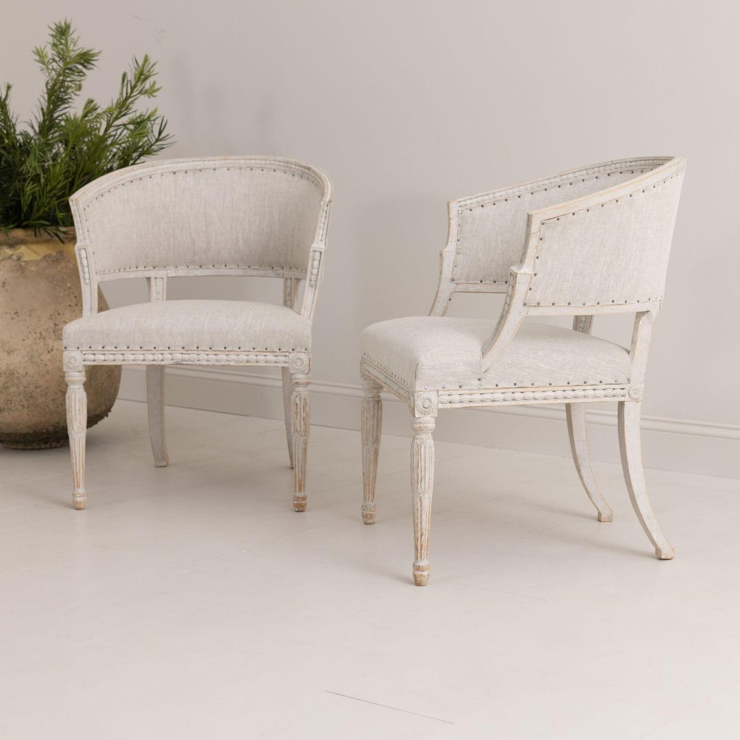 11_2130_Swedish_gustavian_pair_painted_carved_barrelback_armchairs_7