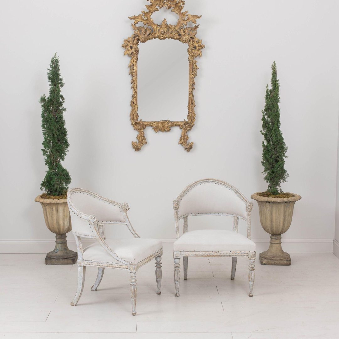 11_2159_19th_century_swedish_gustavian_pair_of_painted_barrel_back_arm_chairs_002