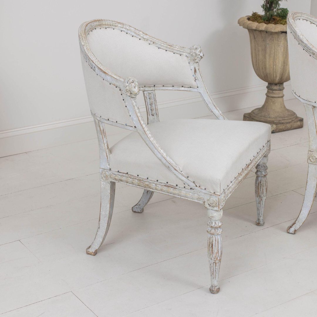 11_2165_19th_century_swedish_gustavian_pair_of_painted_barrel_back_arm_chairs_011