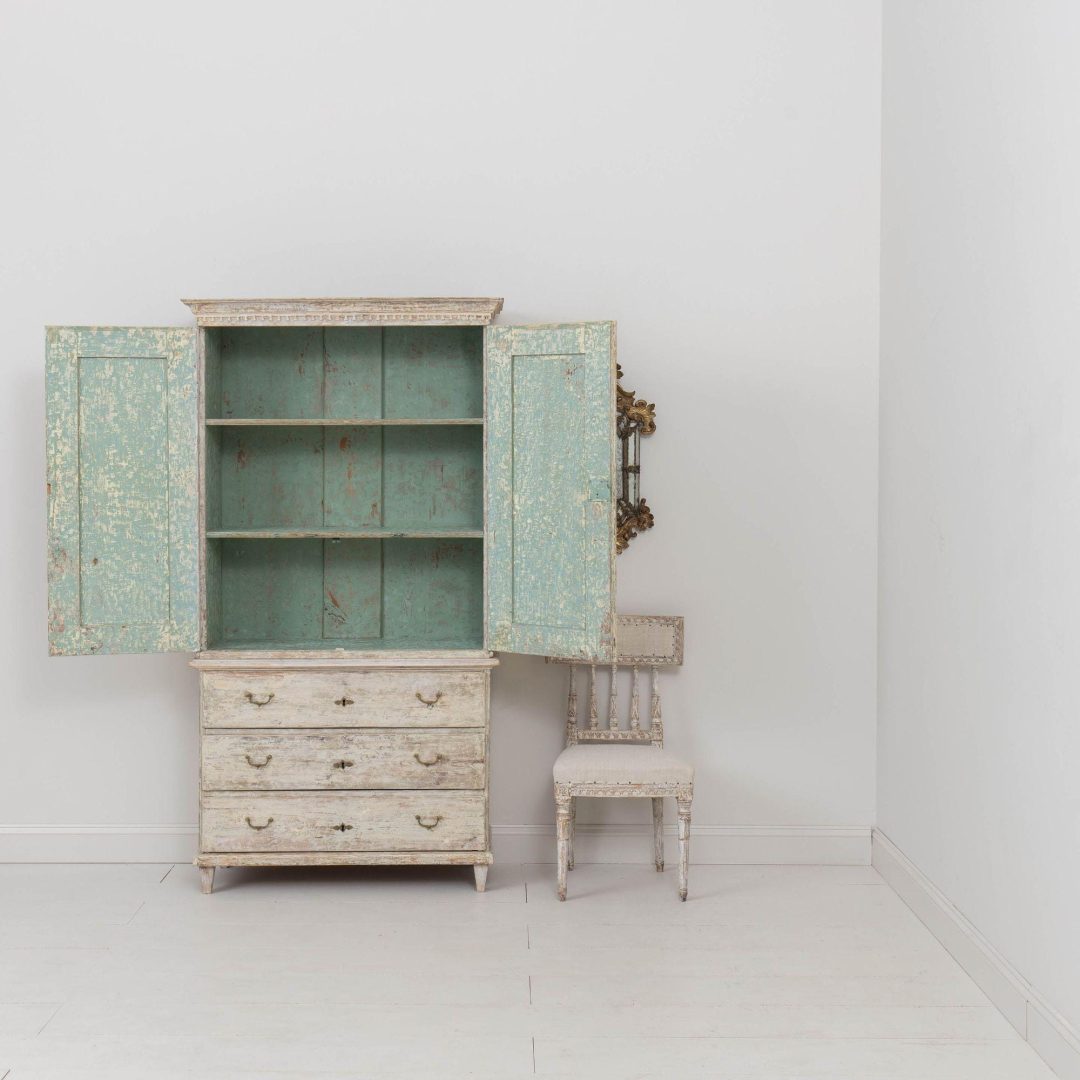 11_2171_19th_century_swedish_gustavian_period_reeded_cabinet_in_original_paint_009