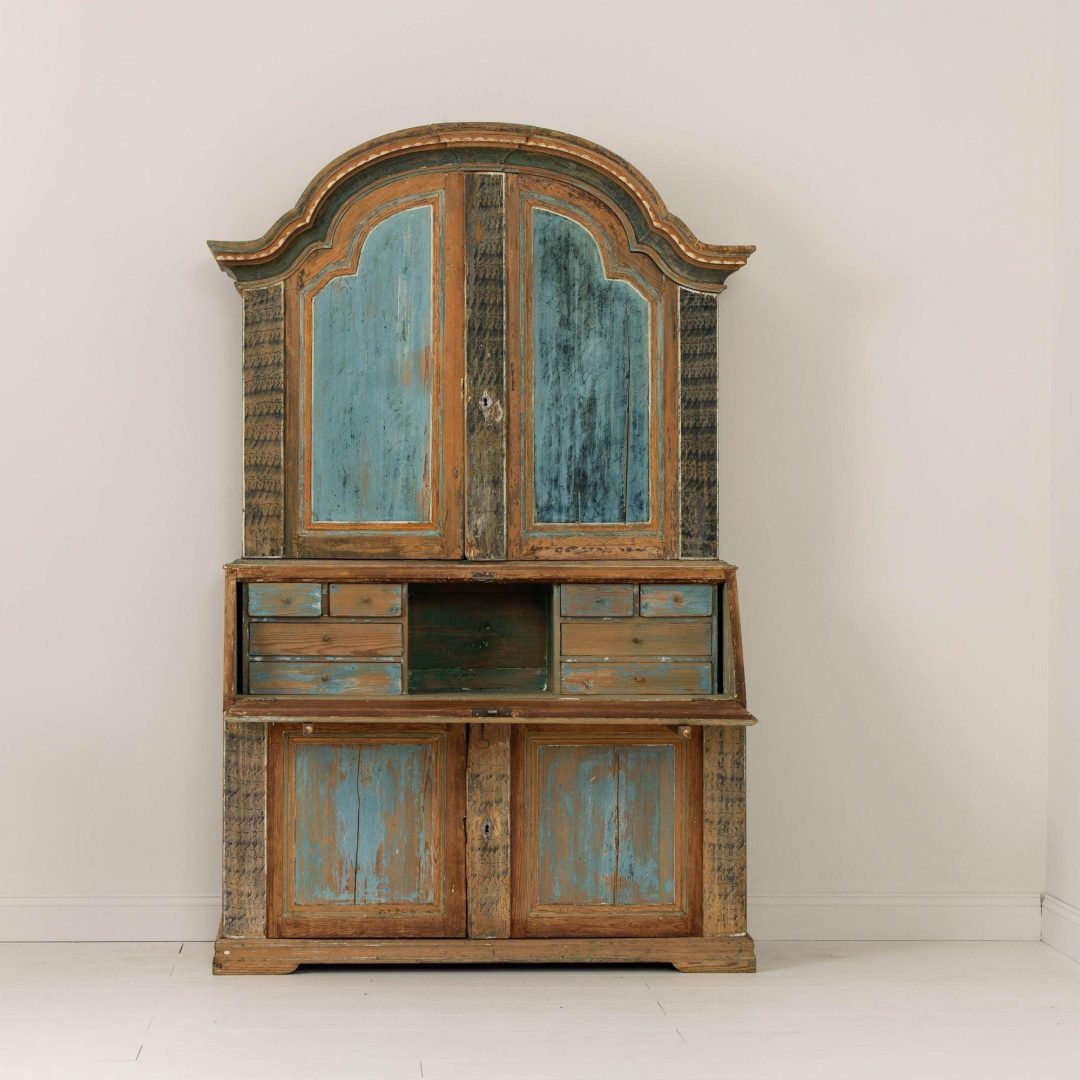 11_2190_19th_century_swedish_rococo_secretary_with_library_in_original__paint_015