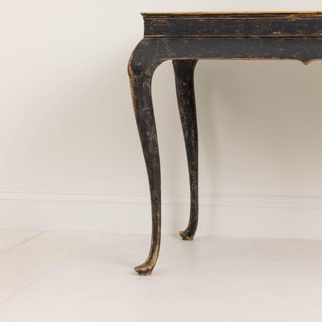11_2199_18th_century_Swedish_Rococo_painted_tea_table_008
