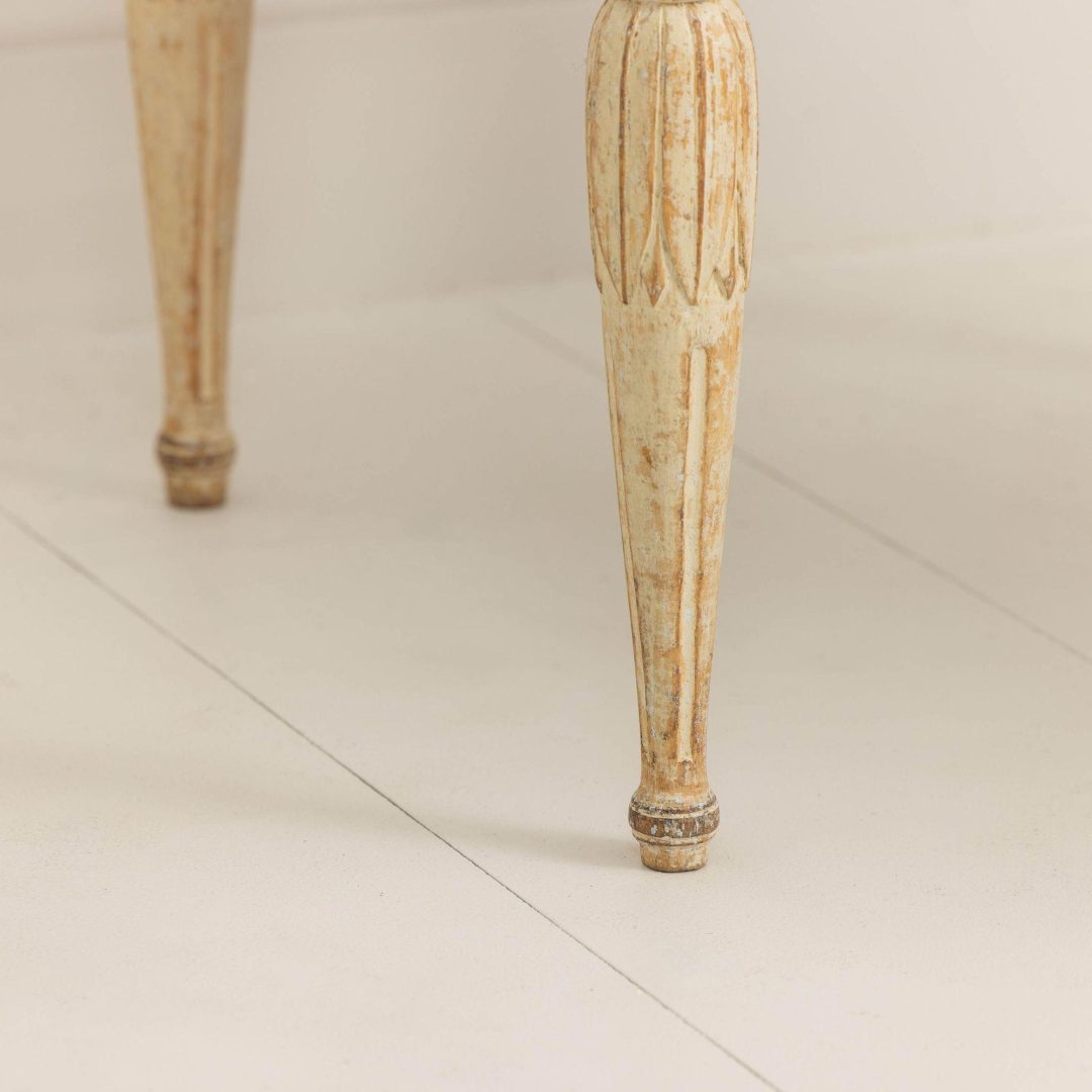 11_2273_pair_of_18th_century_Swedish_Gustavian_stools_in_original_paint_010