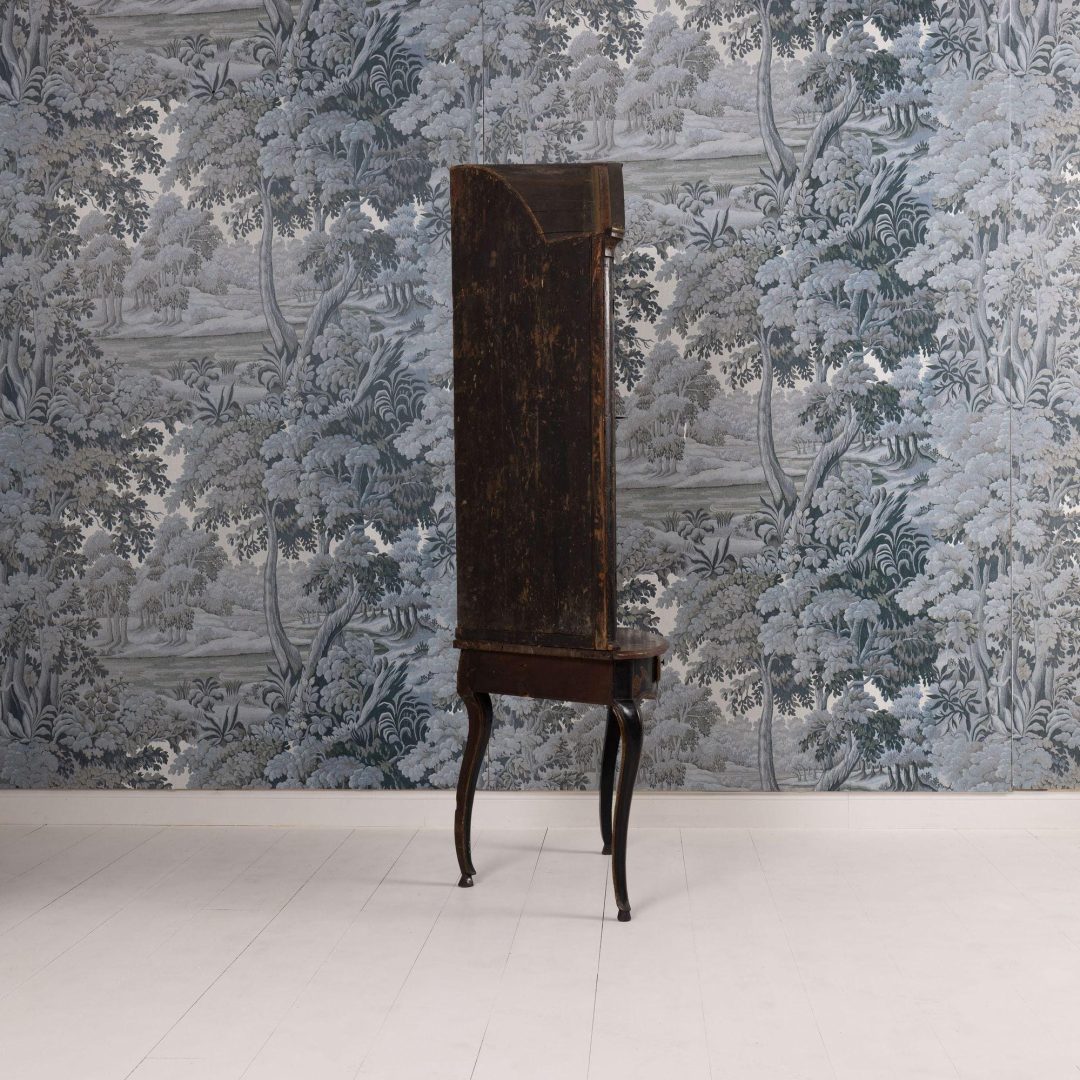 11_2288_18th_century_English_black_lacquer_and_parcel_gilt_corner_cabinet-0052