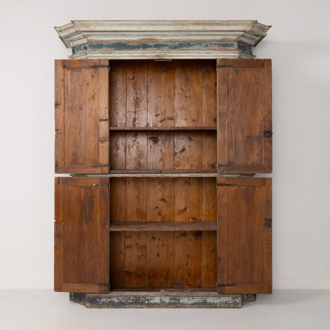 11_2293_18th_century_Italian_cabinet_in_original_paint-0004