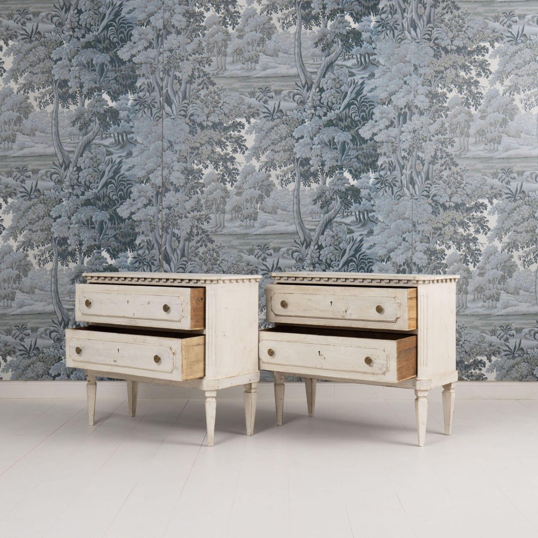 11_2299_Pair_of_Swedish_painted_bedside_commodes-0032