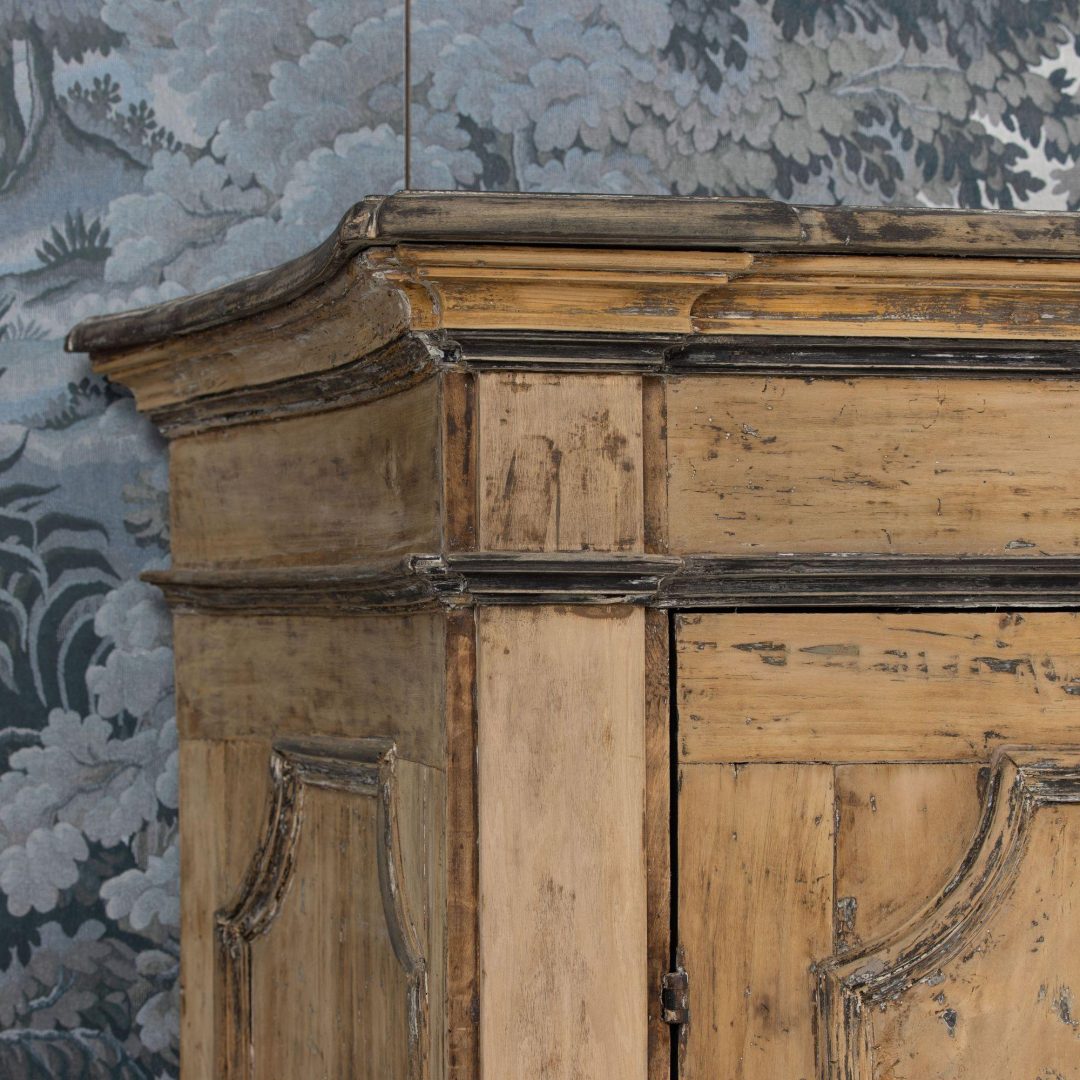 11_700_18th_century_italian_baroque_style_painted_armoire_cabinet_008