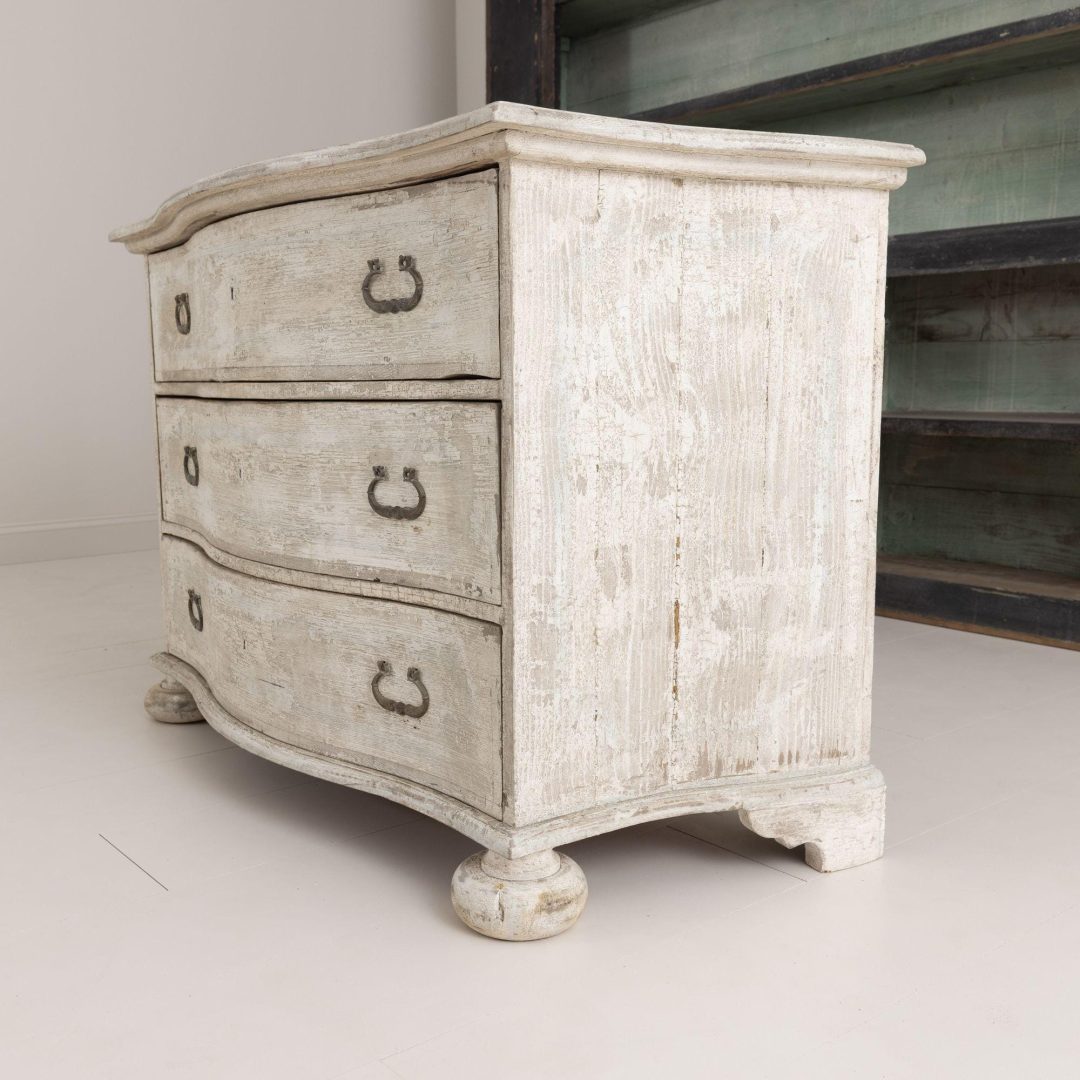 12_2059_pair_Italian_baroque_style_large_painted_commodes_chests_16