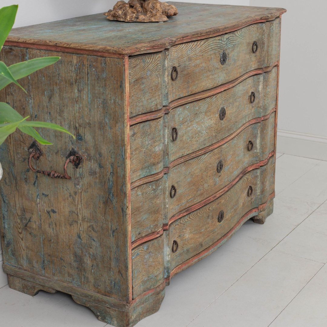12_2133_18th_century_swedish_baroque_commode_with_arbalest_front_in_original_patina_009