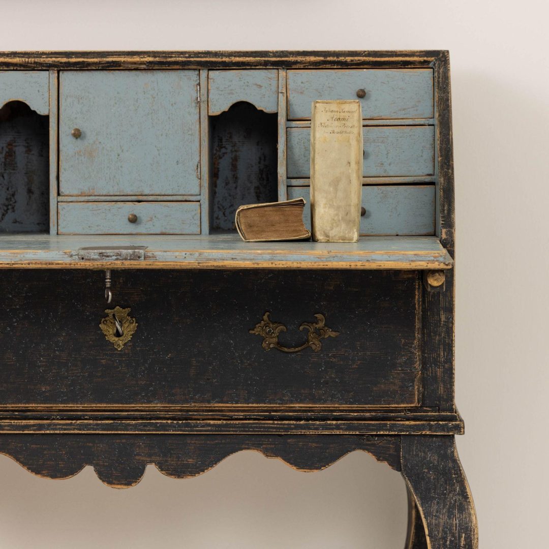 12_2137_19th_century_swedish_rococo_slant_front_desk_017