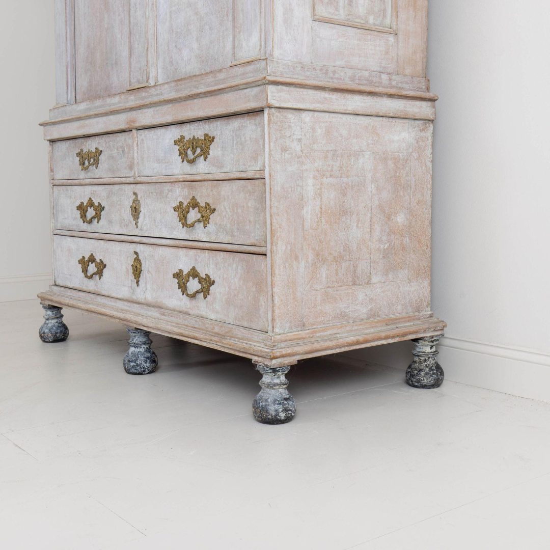 12_2141_18th_century_swedish_baroque_period_cabinet_in_original_paint_022