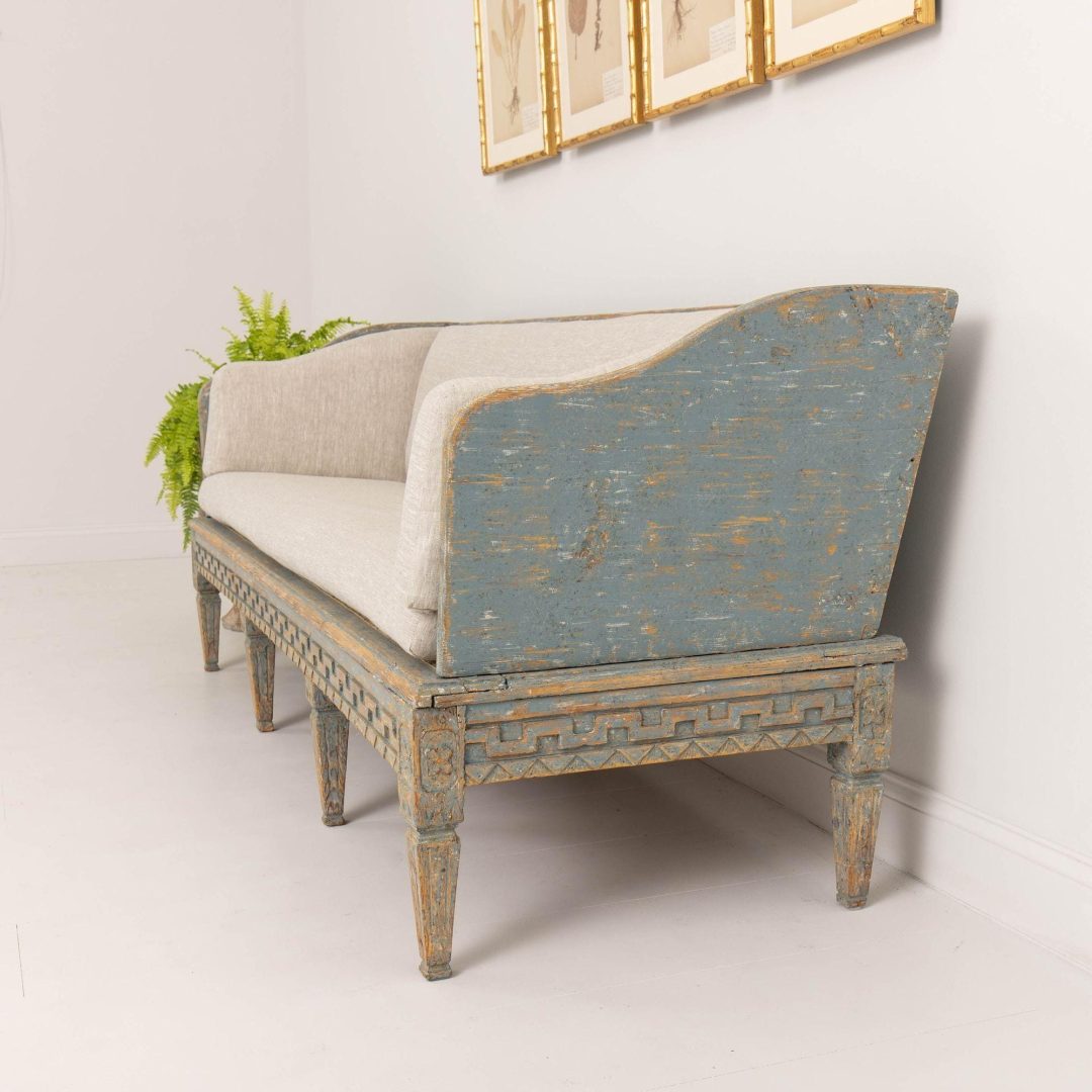 12_2232_18th_century_Swedish_Gustavian_period_Trag_Sofa_004