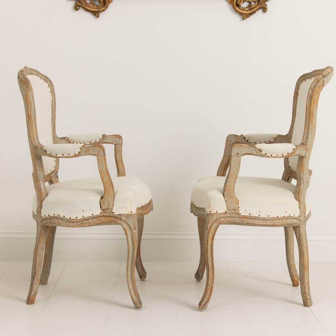 12_2237_18th_century_pair_of_swedish_rococo_armchairs_in_original_paint_012