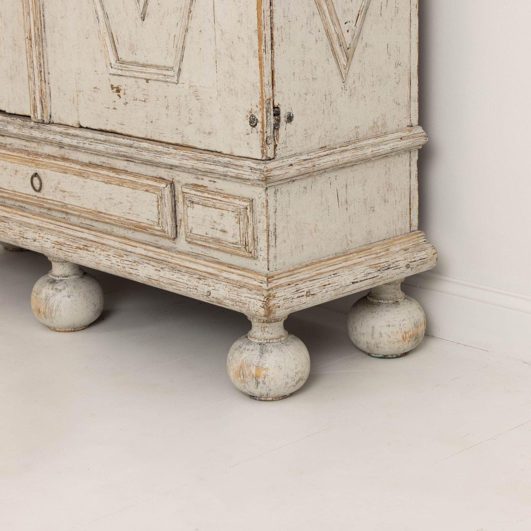12_2260_18th_century_Swedish_Baroque_painted_armoire_cabinet_017