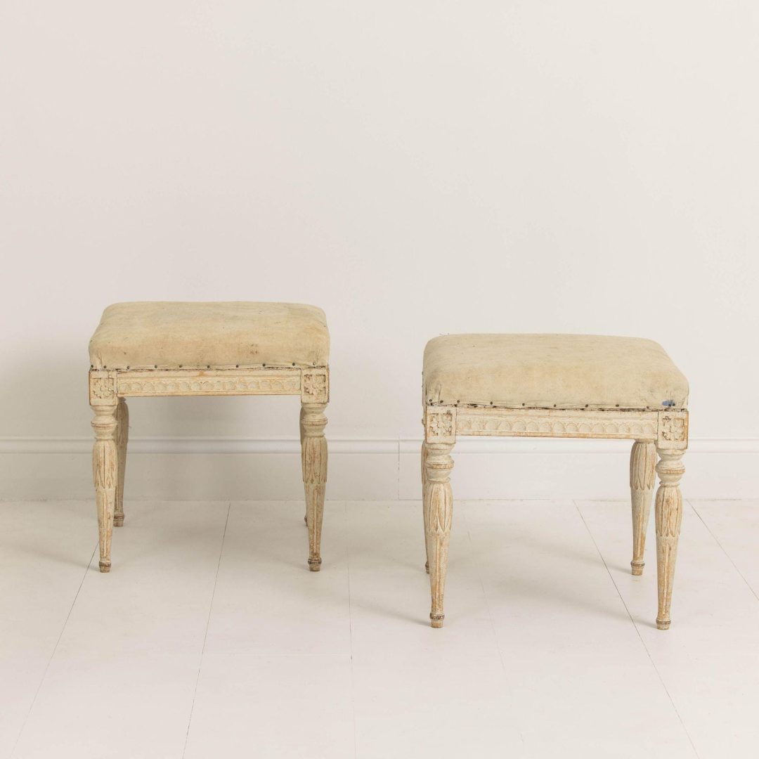 12_2273_pair_of_18th_century_Swedish_Gustavian_stools_in_original_paint_012