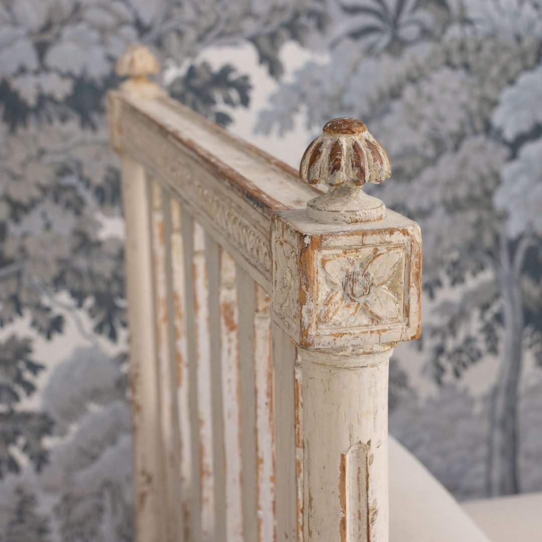 12_2335_19th_century_Swedish_Gustavian_daybed_in_original_paint-0005