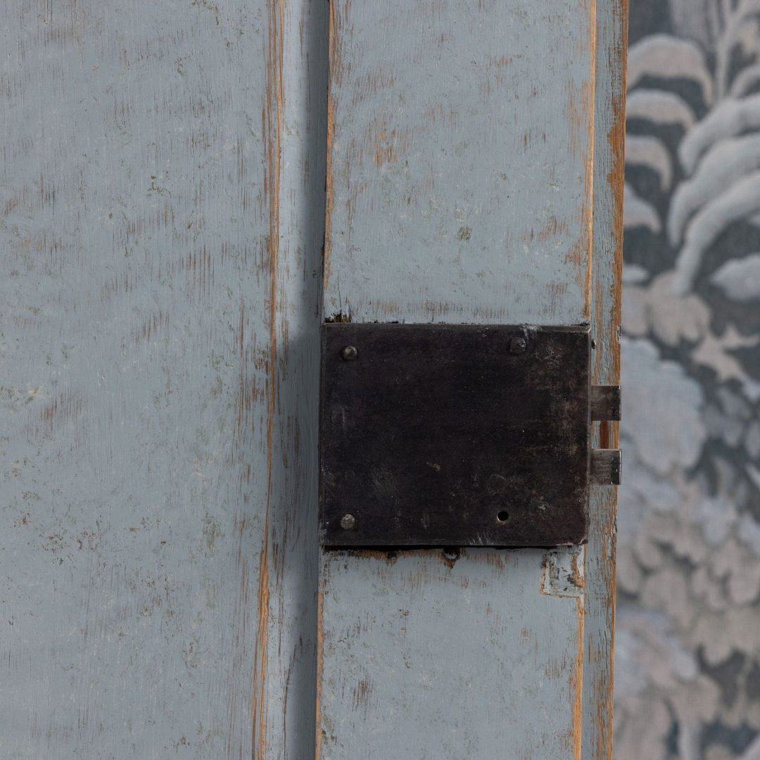 12_2338_18th_century_Swedish_Gustavian_painted_linen_press_cabinet-0010