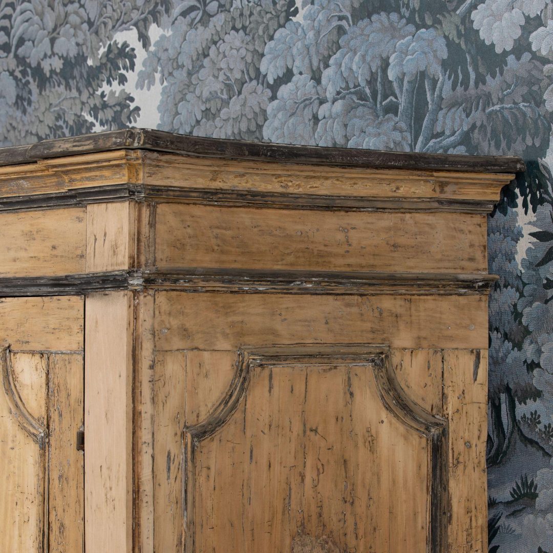 12_700_18th_century_italian_baroque_style_painted_armoire_cabinet_013