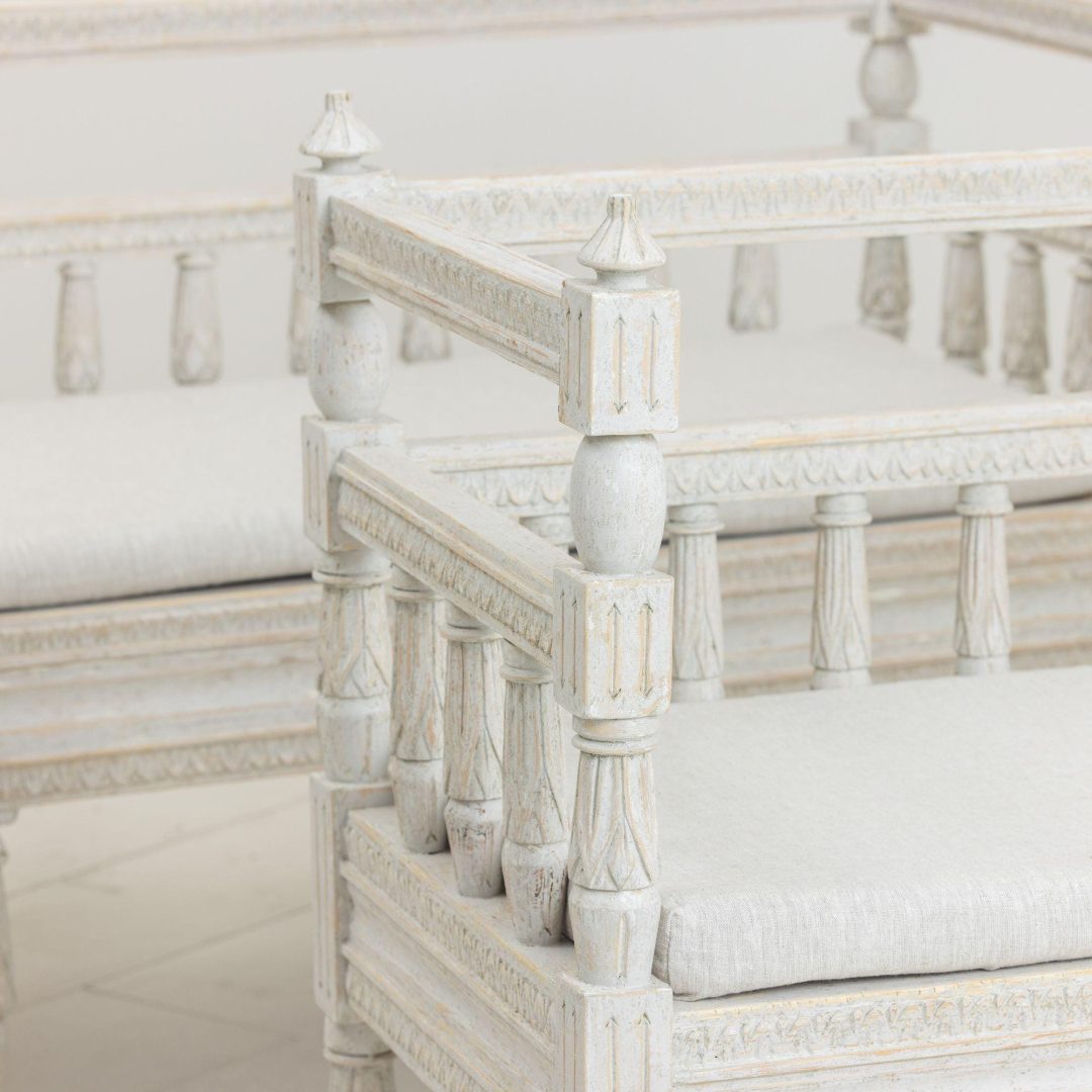 13_2097_19th_century_swedish_gustavian_pair_painted_benches_sofas_dalarna_044