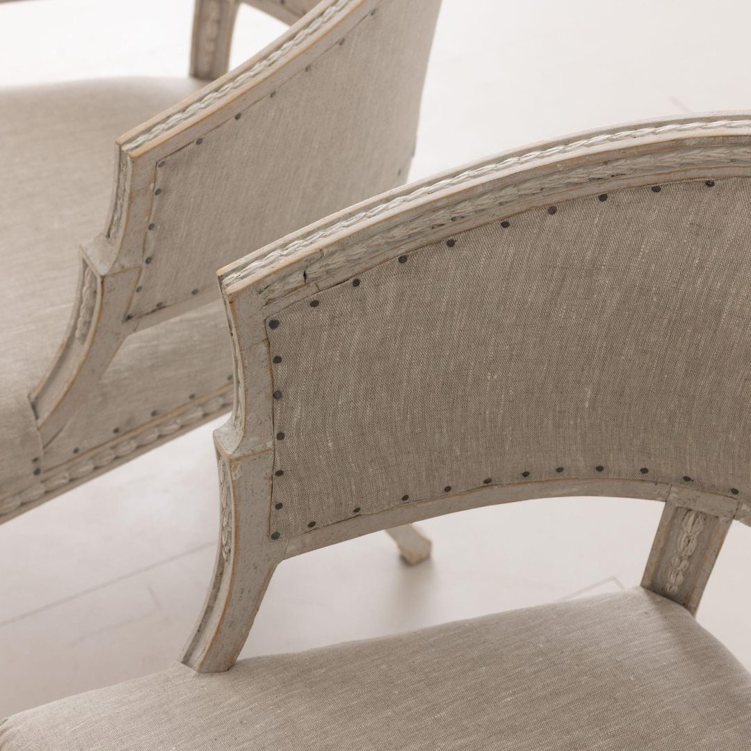 13_2130_Swedish_gustavian_pair_painted_carved_barrelback_armchairs_28