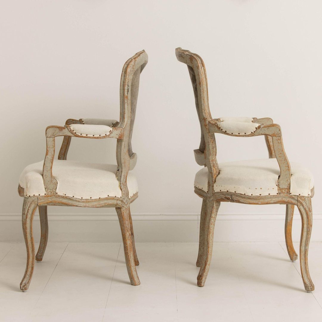 13_2237_18th_century_pair_of_swedish_rococo_armchairs_in_original_paint_014