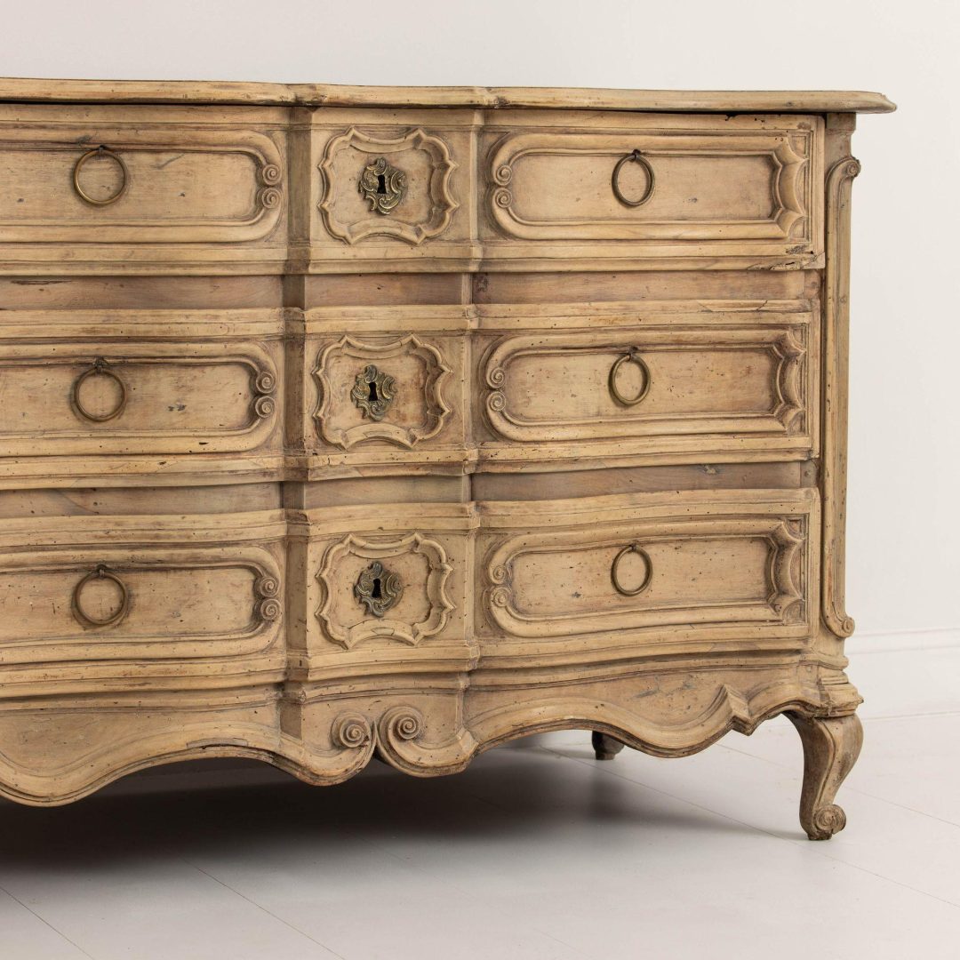 13_2270_18th_century_french_bleached_walnut_commode_004