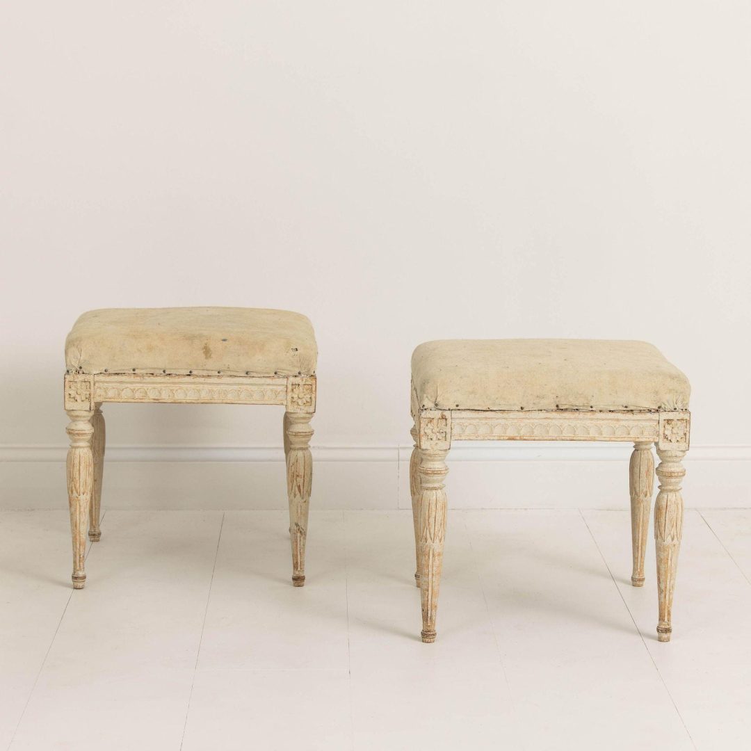 13_2273_pair_of_18th_century_Swedish_Gustavian_stools_in_original_paint_013