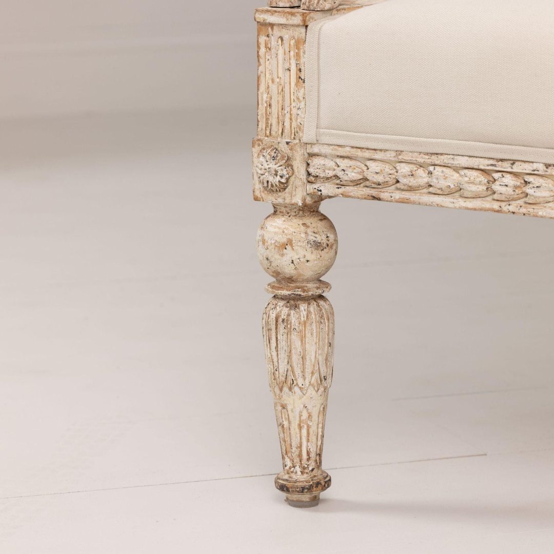 13_2283_19th_century_Swedish_Gustavian_griffin_sofa_bench_in_original_paint-0012