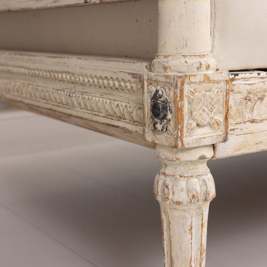 13_2335_19th_century_Swedish_Gustavian_daybed_in_original_paint-0007