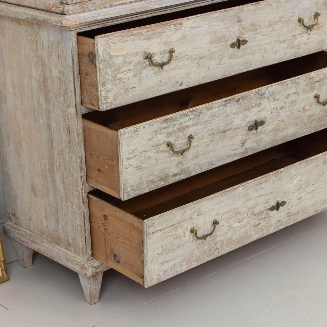 14_2171_19th_century_swedish_gustavian_period_reeded_cabinet_in_original_paint_024