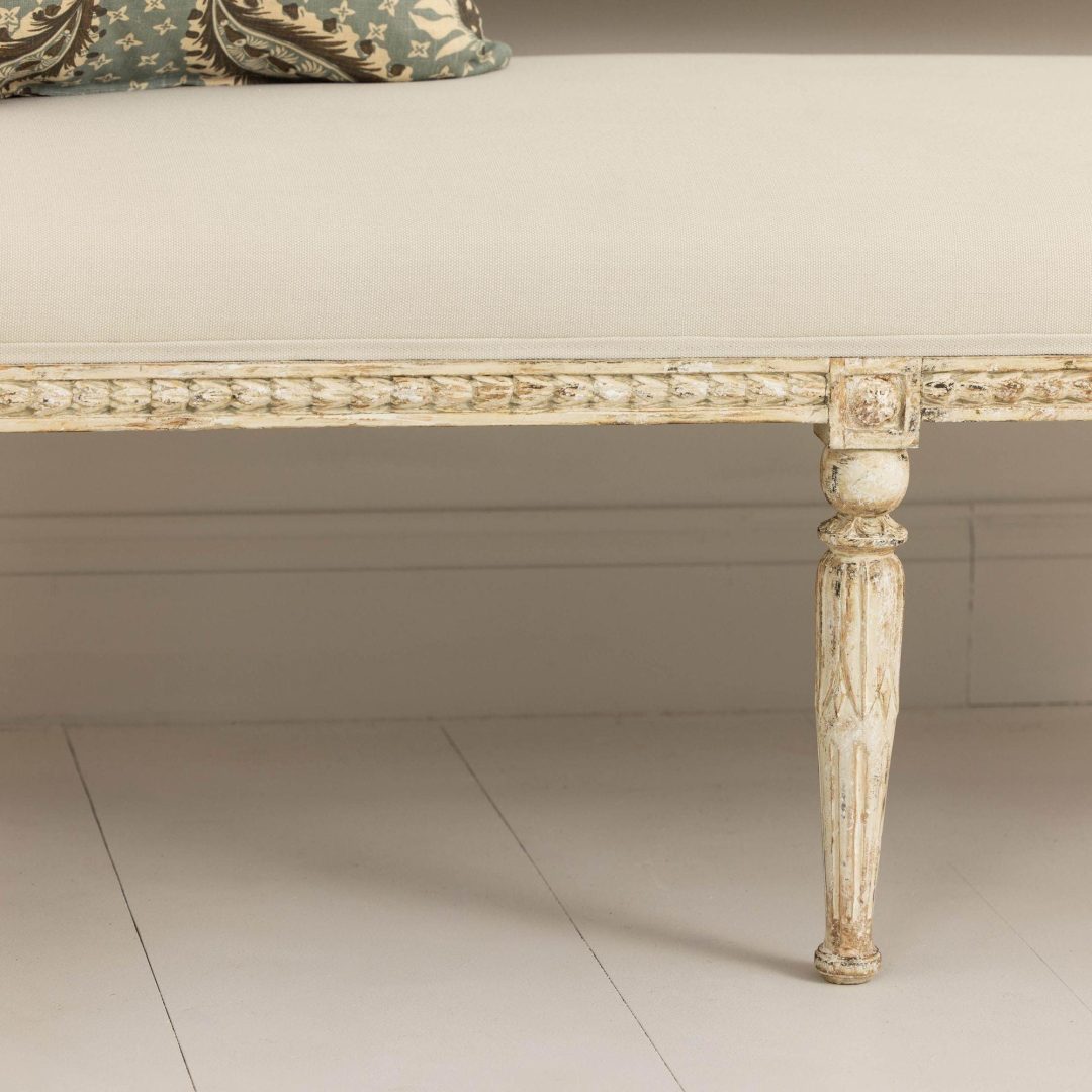 14_2229_19th_century_Swedish_Gustavian_style_sofa_bench_in_original_paint_011